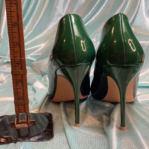 Size 10 super sexy‎ spike heels in ombré green. Tiny skinny spikes! Ohh-la-la 5 - Picture 4 of 6